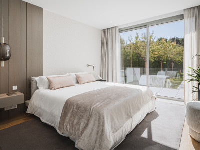 Villa for sale in El Paraiso, Estepona