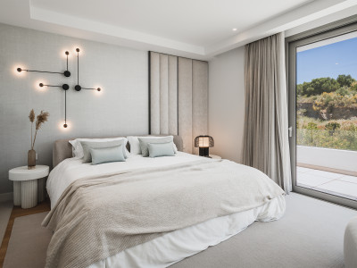 Villa for sale in El Paraiso, Estepona