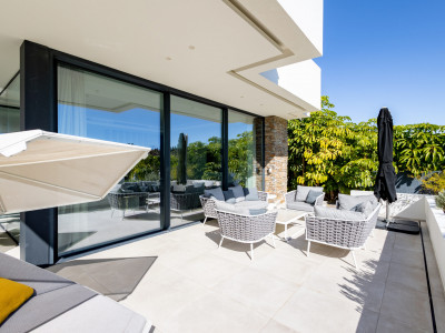 Villa zum Verkauf in El Campanario, Estepona