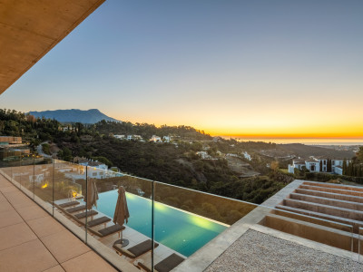 Villa for sale in El Madroñal, Benahavis