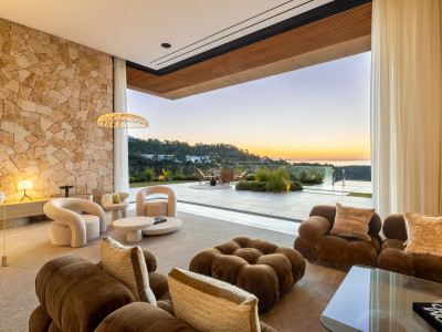 Villa for sale in El Madroñal, Benahavis