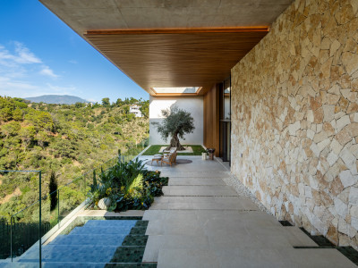 Villa for sale in El Madroñal, Benahavis