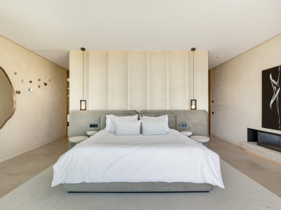 Villa for sale in El Madroñal, Benahavis