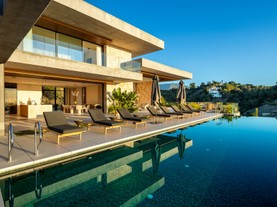 Villa for sale in El Madroñal, Benahavis