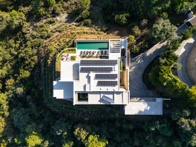 Villa for sale in El Madroñal, Benahavis