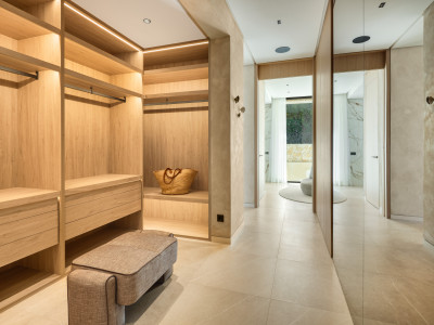 Villa for sale in El Madroñal, Benahavis