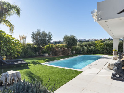 Villa en venta en La Duquesa, Manilva