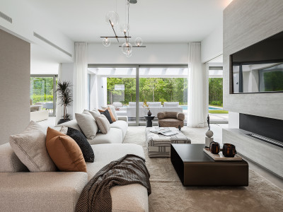 Villa en venta en El Paraiso, Estepona