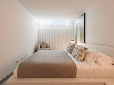 Villa en venta en El Paraiso, Estepona