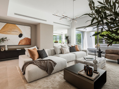 Villa en venta en El Paraiso, Estepona