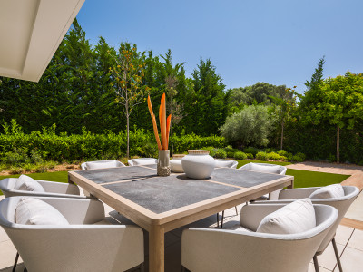 Villa en venta en El Paraiso, Estepona