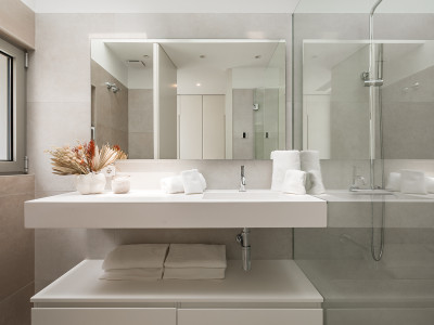 Villa en venta en El Paraiso, Estepona