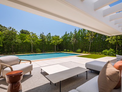 Villa en venta en El Paraiso, Estepona