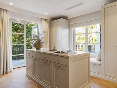 Villa for sale in Nueva Andalucia