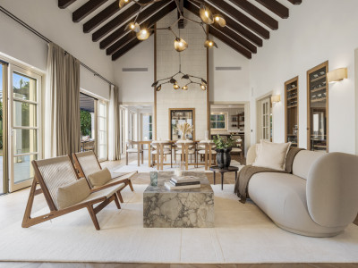 Villa for sale in Nueva Andalucia