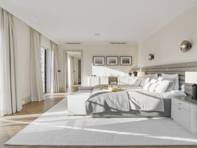 Villa for sale in Nueva Andalucia