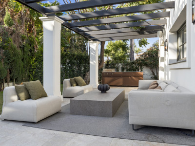 Villa for sale in Nueva Andalucia