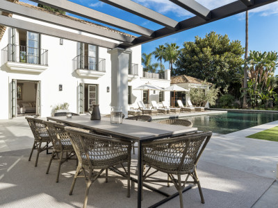 Villa for sale in Nueva Andalucia