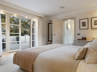 Villa for sale in Nueva Andalucia