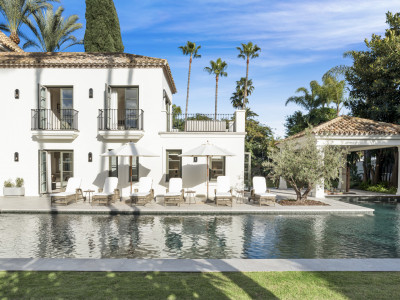 Villa for sale in Nueva Andalucia