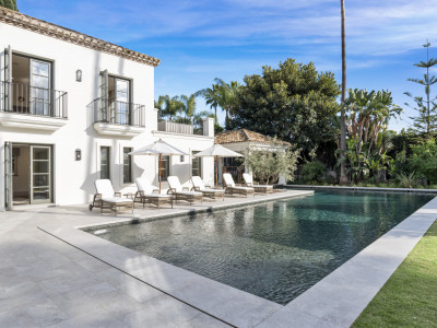 Villa for sale in Nueva Andalucia