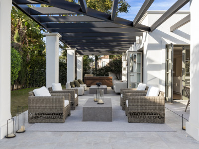 Villa for sale in Nueva Andalucia