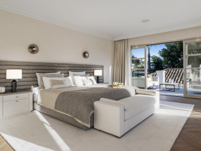 Villa for sale in Nueva Andalucia