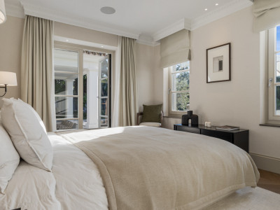 Villa for sale in Nueva Andalucia