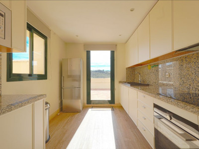 Апартамент в продаже в Los Capanes del Golf, Бенахавис