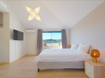 Апартамент в продаже в Los Capanes del Golf, Бенахавис