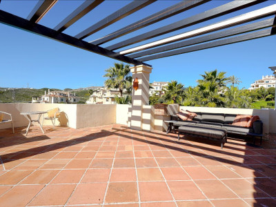 Апартамент в продаже в Los Capanes del Golf, Бенахавис