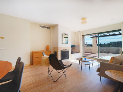 Апартамент в продаже в Los Capanes del Golf, Бенахавис