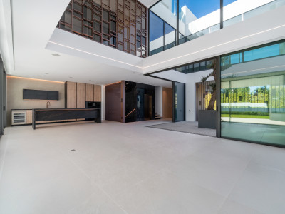 Semi Detached House for sale in Atalaya de Rio Verde, Nueva Andalucia