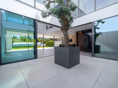 Semi Detached House for sale in Atalaya de Rio Verde, Nueva Andalucia