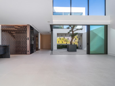 Semi Detached House for sale in Atalaya de Rio Verde, Nueva Andalucia