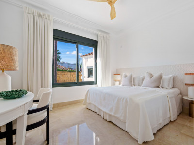 Villa for sale in Haza del Conde, Nueva Andalucia