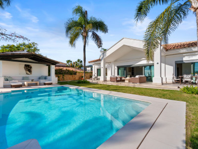 Villa for sale in Haza del Conde, Nueva Andalucia