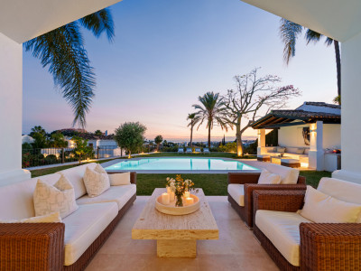 Villa for sale in Haza del Conde, Nueva Andalucia