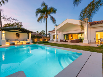 Villa for sale in Haza del Conde, Nueva Andalucia