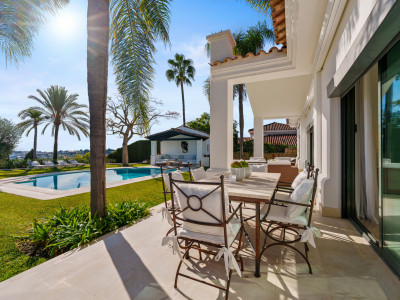 Villa for sale in Haza del Conde, Nueva Andalucia