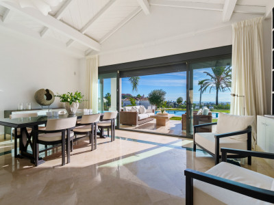 Villa for sale in Haza del Conde, Nueva Andalucia