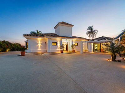 Villa for sale in Haza del Conde, Nueva Andalucia