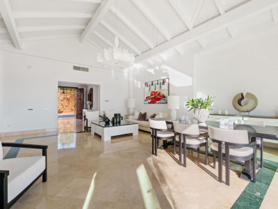 Villa for sale in Haza del Conde, Nueva Andalucia