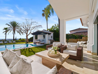 Villa for sale in Haza del Conde, Nueva Andalucia