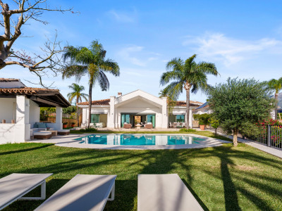 Villa for sale in Haza del Conde, Nueva Andalucia