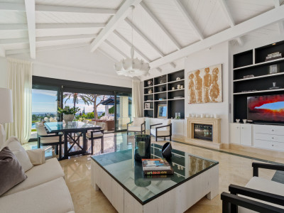 Villa for sale in Haza del Conde, Nueva Andalucia