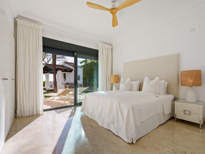 Villa for sale in Haza del Conde, Nueva Andalucia