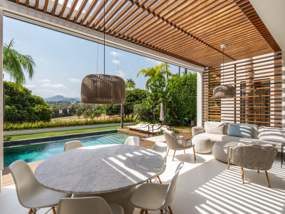 Villa for sale in Nueva Andalucia