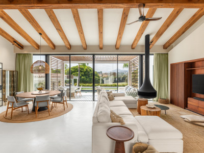 Villa for sale in Nueva Andalucia