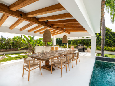 Villa for sale in Nueva Andalucia